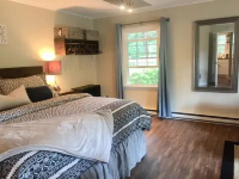 Walk to Town +  Trail - Cozy Studio Retreat