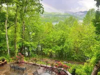 Pet friendly luxury lake view cottage fun themed Charming Beaver, New hot tub