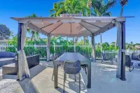 6BR Modern Waterfront Villa Heated Pool Gameroom