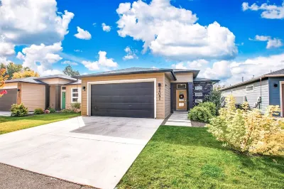 Gorgeous & Secluded Meridian Getaway - Clean, Spacious, Great Central Boise Area Hotels near E Salon & Med Spa