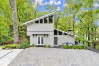 Lakefront Luxury Cabin Retreat with Jacuzzi & Party Dock Hotels near Scoutland