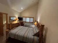 Park City Timber Wolf Chalet - 5 min walk to Cabriolet & 1 min to town shuttle!
