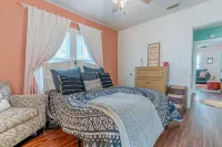 Entire  Coastal Cottage 3 Blocks to the Seawall and Beach