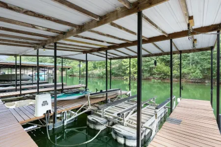 Lakefront Oasis in Eldon