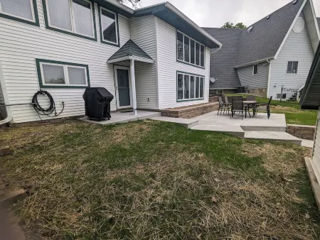 Charming 4-bedroom Lake house on Lake Ripley in Cambridge