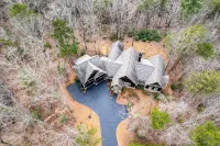 Upscale Big Canoe w/ Mountain View & hot tub. close to Wildcat amenities