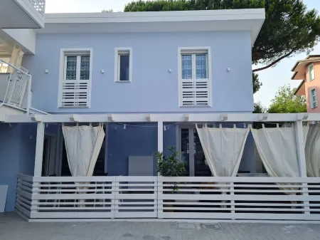 SINGLE COTTAGE WITH PRIVATE JACUZZI 80 METERS FROM THE BEACH Отели в г. SanMauro a Mare