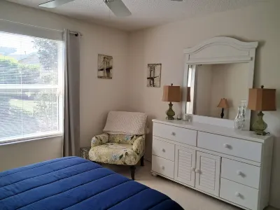 Villa with Golf Cart, Pet Friendly Near Lake Sumter Landing the Villages