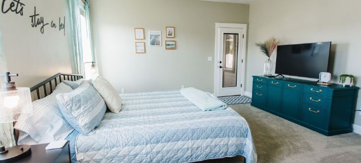 Beautiful Home with HOT TUB, COMMUNITY POOL & GAME ROOM. Hotels in Nampa