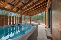 Embers Gulch 1 brand new duplex, wifi, hot tub, paved roads, shared pool access