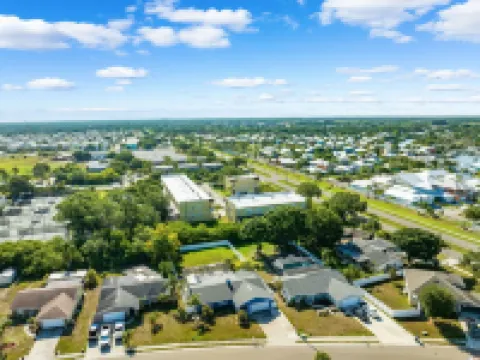 Beautifully Remodeled Apollo Beach Pool Paradise! Sleeps 7!