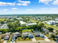 Beautifully Remodeled Apollo Beach Pool Paradise! Sleeps 7! Hotels in Apollo Beach