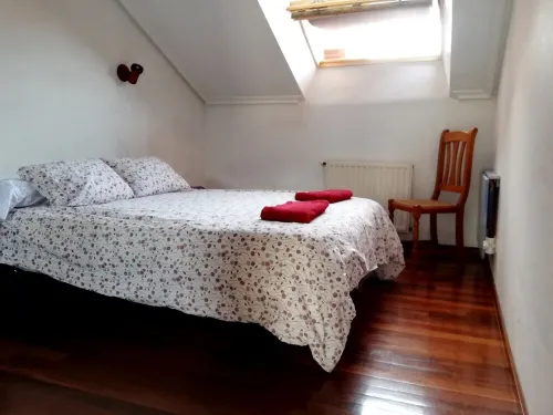 Flat halfway between the beach and Llanes downtown