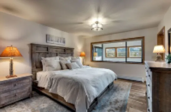 THE HAWK'S NEST RETREAT - A Stunning Family and Corporate Retreat