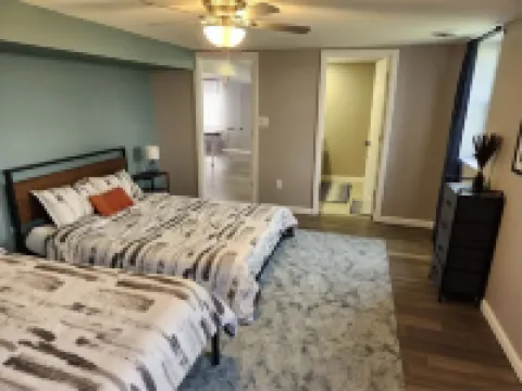 Modern Home, Sleeps 10, Near Downtown and VU, over 2000 Sqft