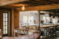 Historical Catskill mountains Farmhouse with Hiking, Fire Pit, Hot Tub, King bed