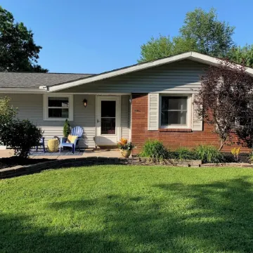 Hot Tub, Fire Pit, Private Backyard - Near Wineries & SPIRE