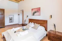 Casa Rural Es Murtà, private villa Torres d'en Lluc 주변 호텔