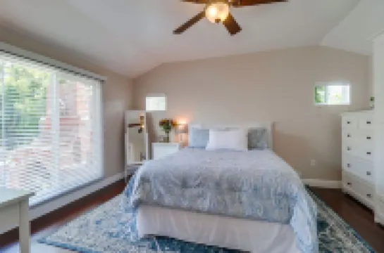 Charming, private, pet friendly cottage close to all that San Diego has to offer