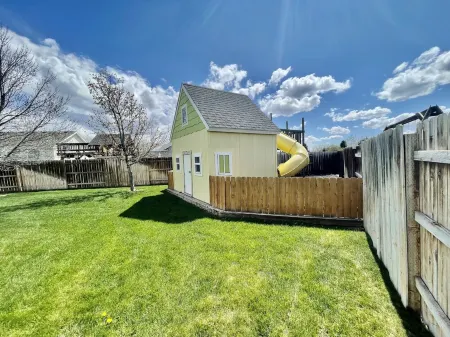 • Hot Tub • Sleeps 15+, Pet Friendly • Fenced • 2 Stry Playhouse •  Idaho Falls Отели в г. Аммон