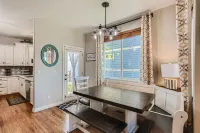 Spacious 6 Bd Home -Old Town: Breweries + Trails! - 3 stjerner