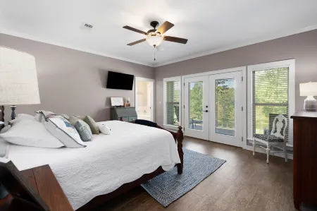 Cozy Cottage, Lakeview, Firepit, and Fishing @ Jolie Vue Отели в г. Сабин Пэриш