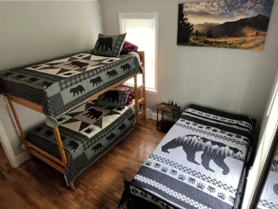 Elk Spur Outpost – Wine, Hike, Walk to Fun! Hotels near Angry Troll Brewing