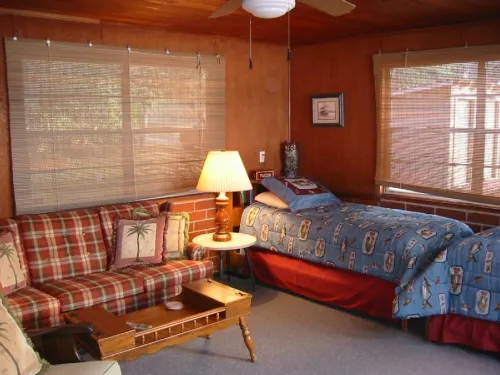 Lakefront Cottage Near Forest & Cities with canoes, grill, and more!