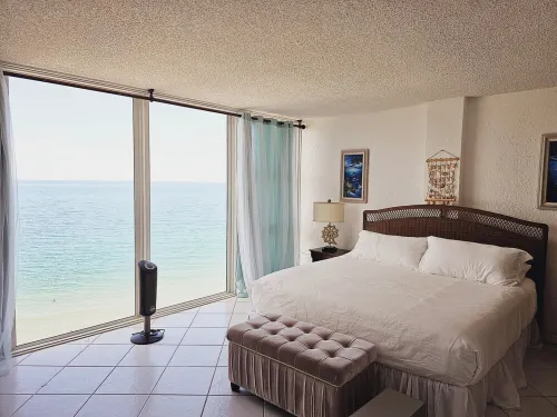 Lovely Beachfront Condo overlooking the Ocean, private jacuzzi, balcony & pool