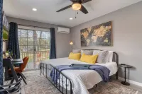 New KING Studio Condo - Golf Course View!