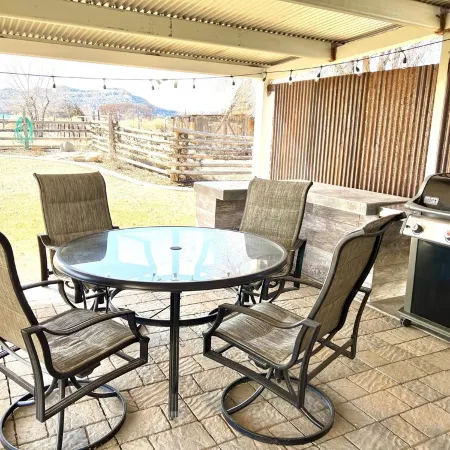 Hole in the Rock Inn - Newly remodeled for post adventure relaxation! Отели в г. Эскалант
