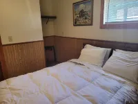 Cozy cabin in adorable Genoa with AC, WiFi pet friendly and close the river.