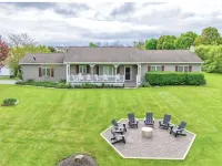 3BR Lakeview-HotTub-Firepit-Gameroom-PuttPutt Hotels in Milo