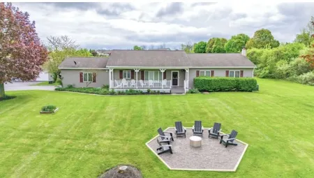 3BR Lakeview-HotTub-Firepit-Gameroom-PuttPutt