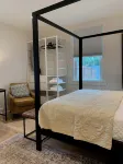 Steps from Downtown Mystic / Newly Renovated Modern Apartment