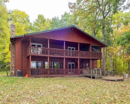 Private Lake Front Home With Pontoon Rental Available On Property Hotels in Barry County