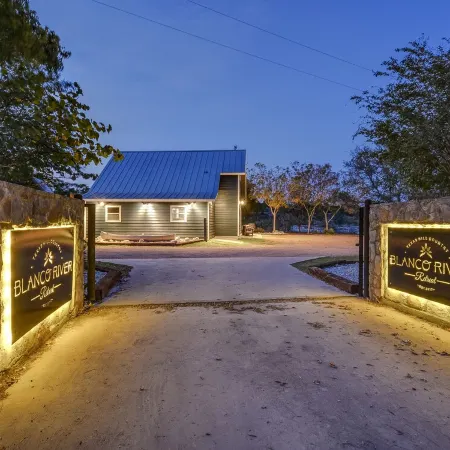 2 Houses - 6 Acres, Riverfront, Pool, Hot Tub, BEAUTIFUL VALLEY