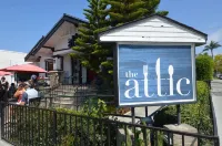 Charming garden Hideaway apartment in Belmont Heights. Abundant outdoor seating.
