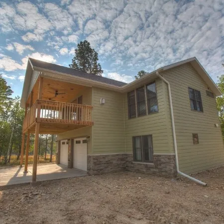 Sleepy Hollow Cabin with hot tub located in Powder House Pass
