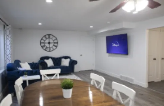 Modern 3-bedroom Guest Suite by Silicon Slopes