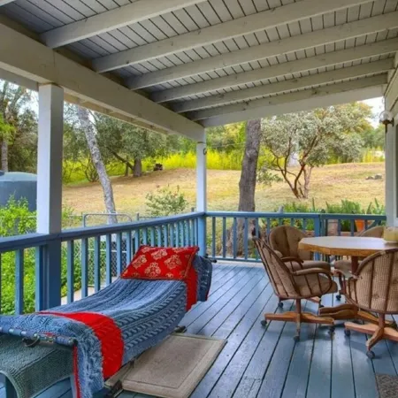 Beautiful Pet-Friendly Spacious Lodge near Yosemite & Lakes 9 Rooms/6BR/12 Beds