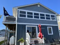 Canal front 4 Bedroom - 3 bath beach house, 2.5 blocks 5 minute to the beach