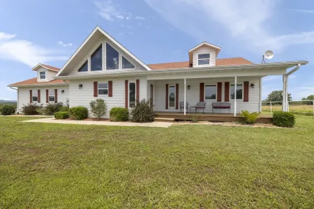 Lake view house with expansive views, fireplace, walk in showers, Ember mugs.