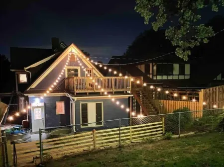 Victorian’s Upper Level, with pool & backyard!