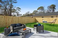 Ultimate Family Escape: Hot Tub Hotels near Butterbean Beach