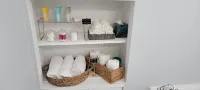 Cheerful 2-Bedroom Apartment with Smart Home Tech. Hotels near David S. Mack Sports and Exhibition Complex - Hofstra University