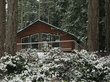 Peaceful Island Retreat with Water View