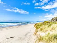 Prime Beach Front Ocean Views - 30 Second Walk to Beach!