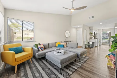 Bright, welcoming home minutes from Q2 + Domain Отели рядом с достопримечательностью «Microelectronics Research Center Department of Electrical and Computer Engineering»