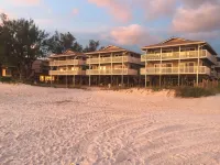 Lovely Condo Steps to beach…wow Sunsets..